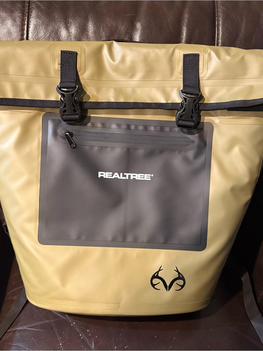 Realtree Trail Blazer Cooling Bag Waterproof Durable Olive Green Hiking Backpack